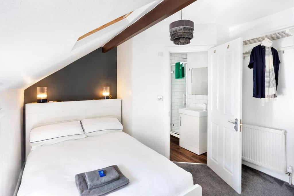Вилла Stunning 4Bed Townhouse By Hic & Trendy Kings Quarter! Харрогейт Экстерьер фото