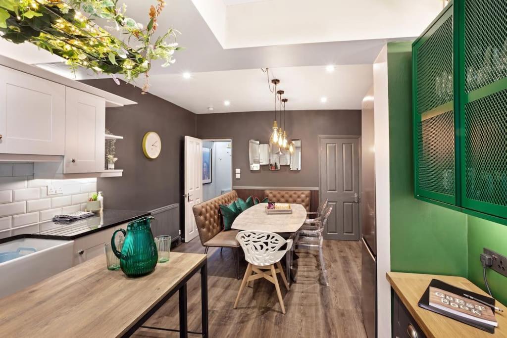 Вилла Stunning 4Bed Townhouse By Hic & Trendy Kings Quarter! Харрогейт Экстерьер фото